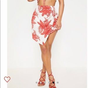 PRETTYLITTLETHING Cream Leaf Wrap Skirt